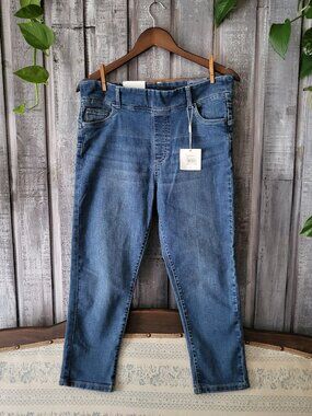 New tag brand Medium Blue Denim Pull-On Capri Jeans - Size 14 NWT